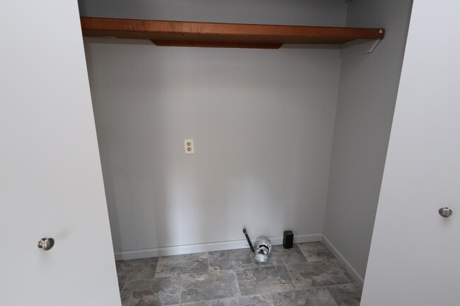 Building Photo - Nice, Recently Renovated 2-Bedroom Duplex ...