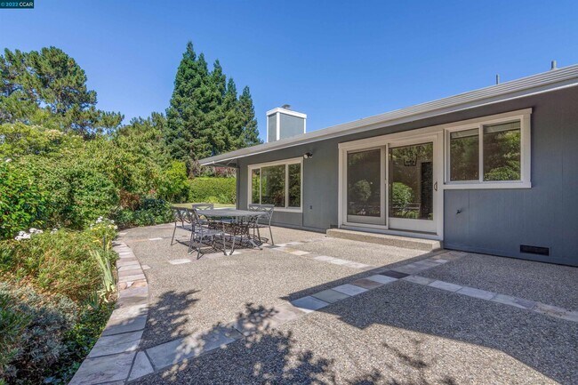 Building Photo - 503 Hawkridge Terrace