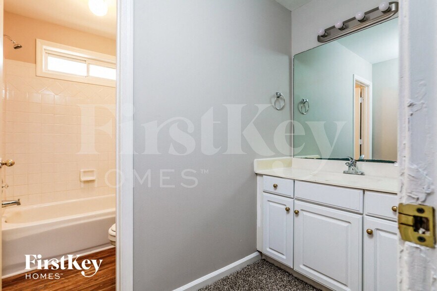 Building Photo - 2190 Sugarbirch Dr