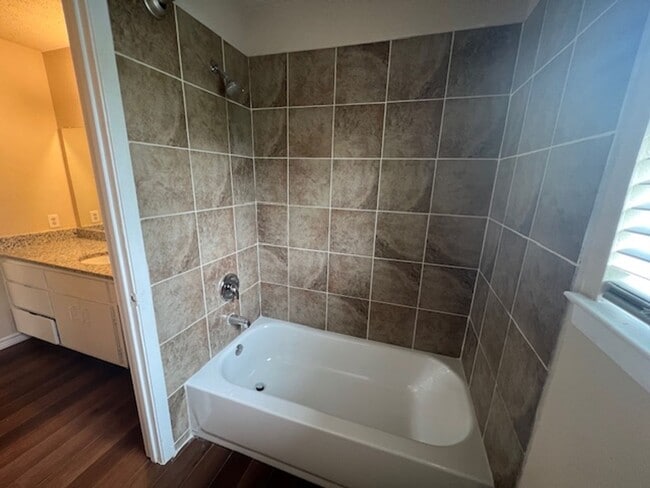 Building Photo - 101/103 Hughson Court