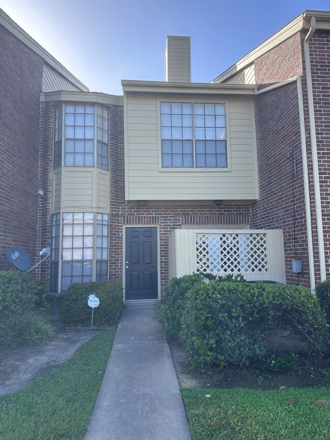 Building Photo - 2121 El Paseo St