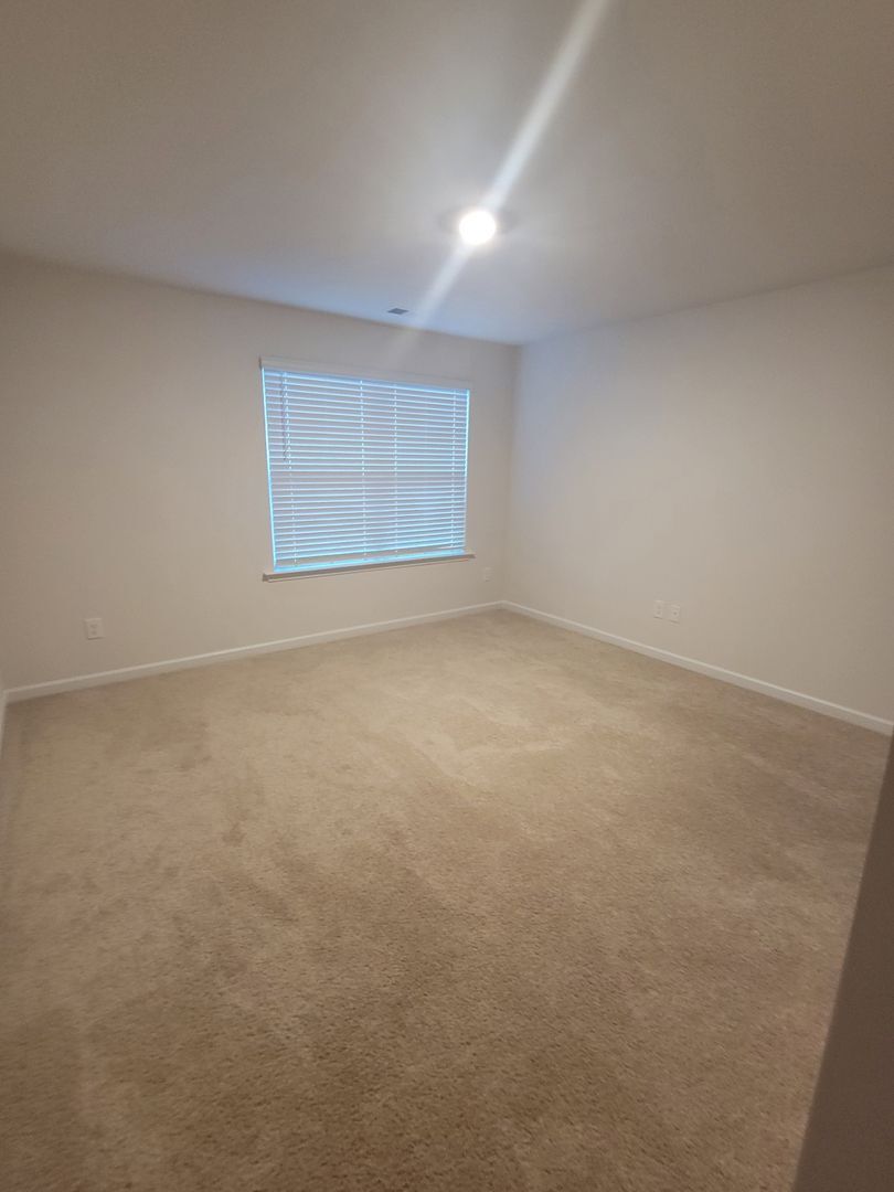 Building Photo - 1325 Broholmer Ln