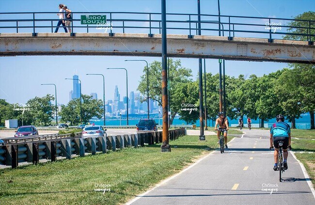 Building Photo - 5536 S King Dr