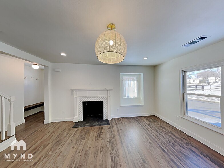 Building Photo - 110 N Ravinia Dr