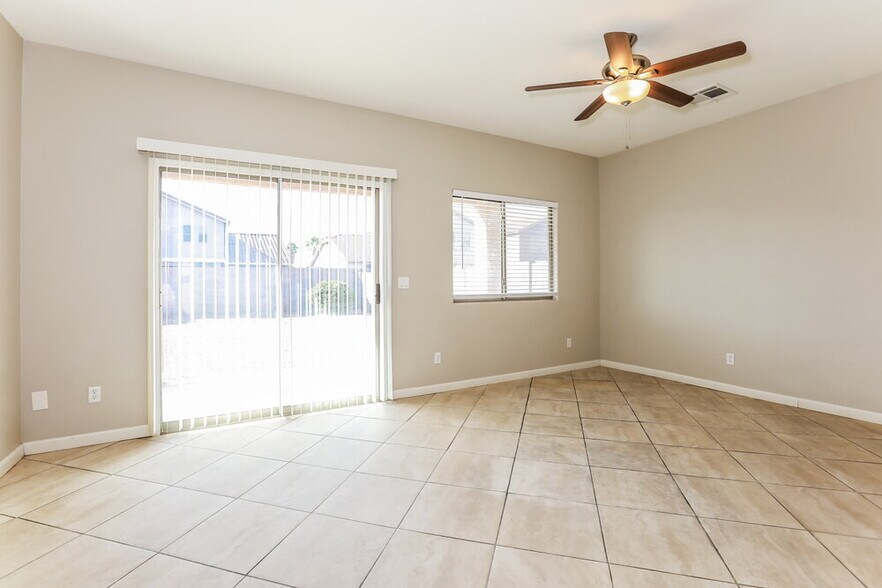 Building Photo - 41302 N Cambria Dr