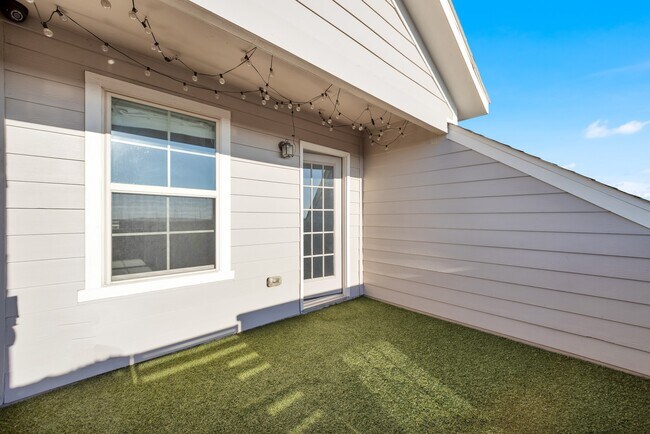 Building Photo - 9623 Towne Lake Pkwy