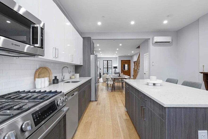 Building Photo - 307 W 136th St