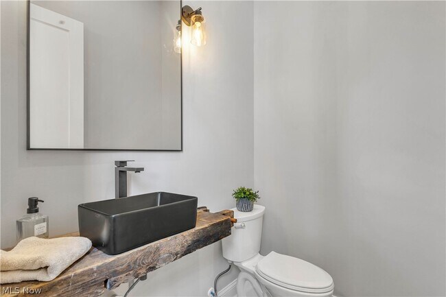 Building Photo - 2130 W 42nd St