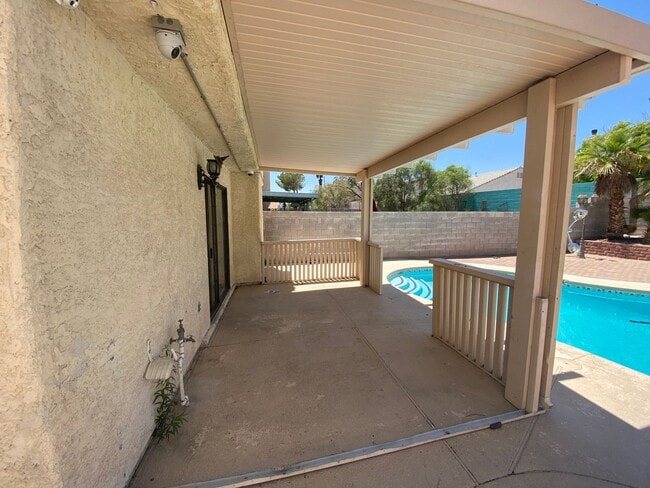 Building Photo - Wonderful 4 bed/2.5 bath home located on t...