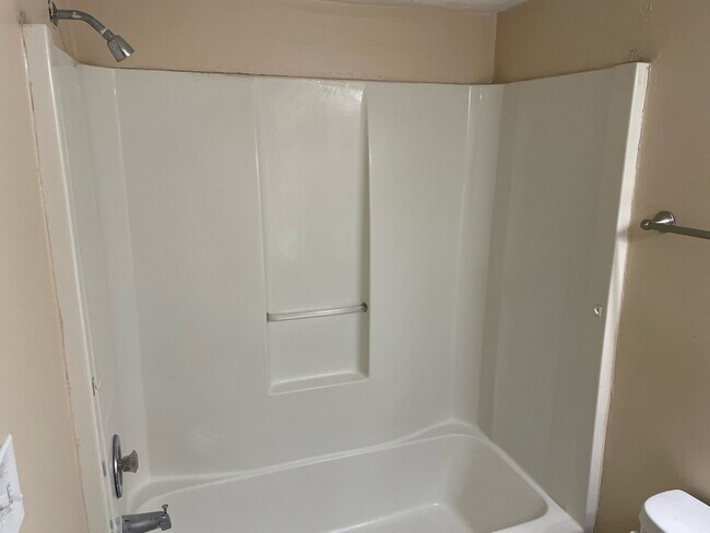 Building Photo - 2348 Horne Ave