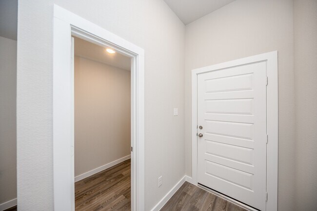 Building Photo - 32031 Splendor Dr