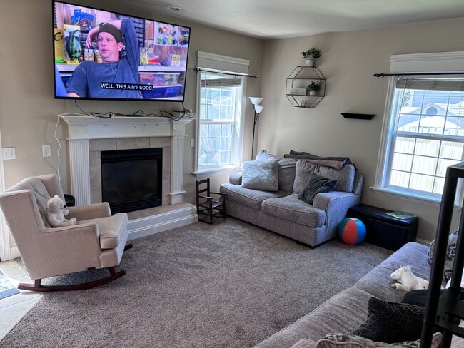 Building Photo - 4 bed 3 Home in Coveted West End Neighborhood