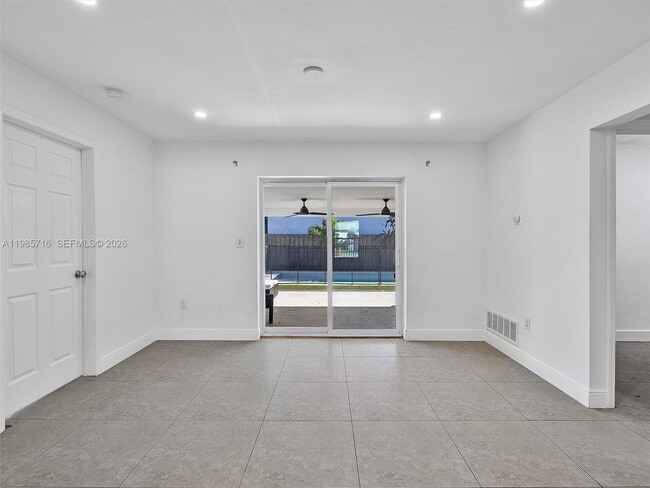 Building Photo - 340 NW 45th St