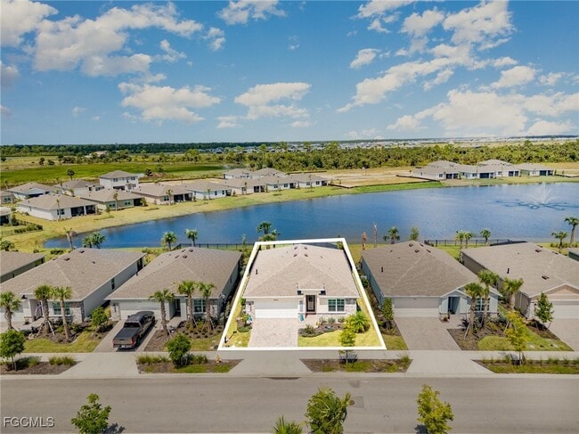 Building Photo - 44525 Palm Frond Dr