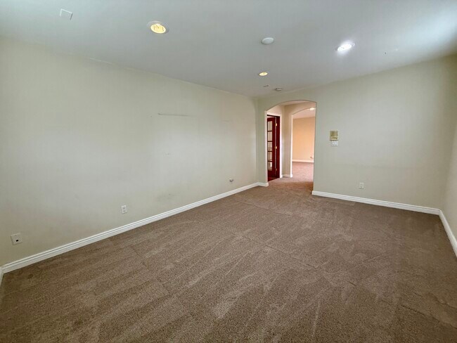 Building Photo - 12665 Sundance Ave