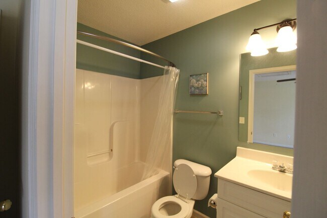 Building Photo - Liberty Square Townhome with Fenced Yard!