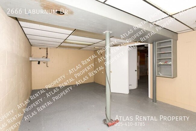 Building Photo - 2666 Laburnum Dr
