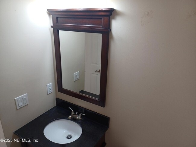 Building Photo - 4463 Ecton Ln E