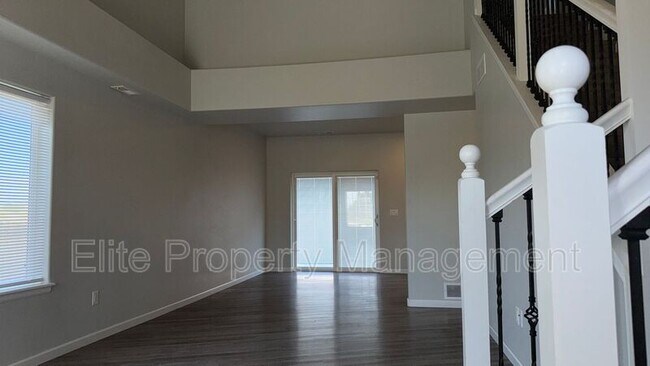 Building Photo - 3137 W 18th St
