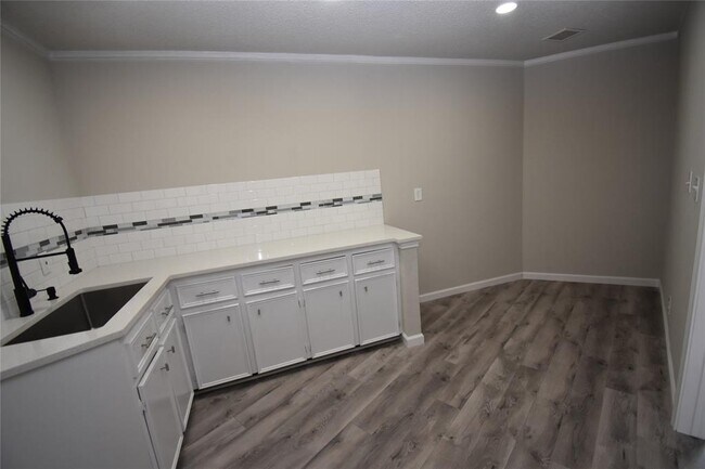 Building Photo - 609 Nomad Dr