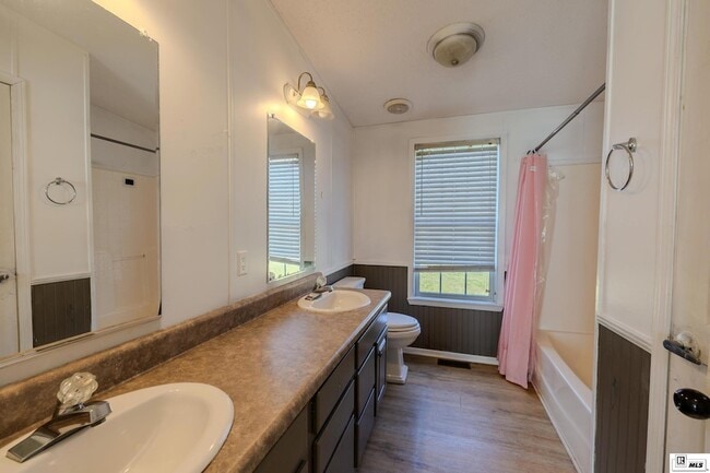 Building Photo - 205 Par Rd 2226