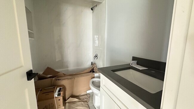 Building Photo - 663 Columbia Rd