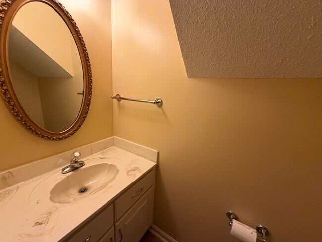 Building Photo - 8149 Kimbrook Dr