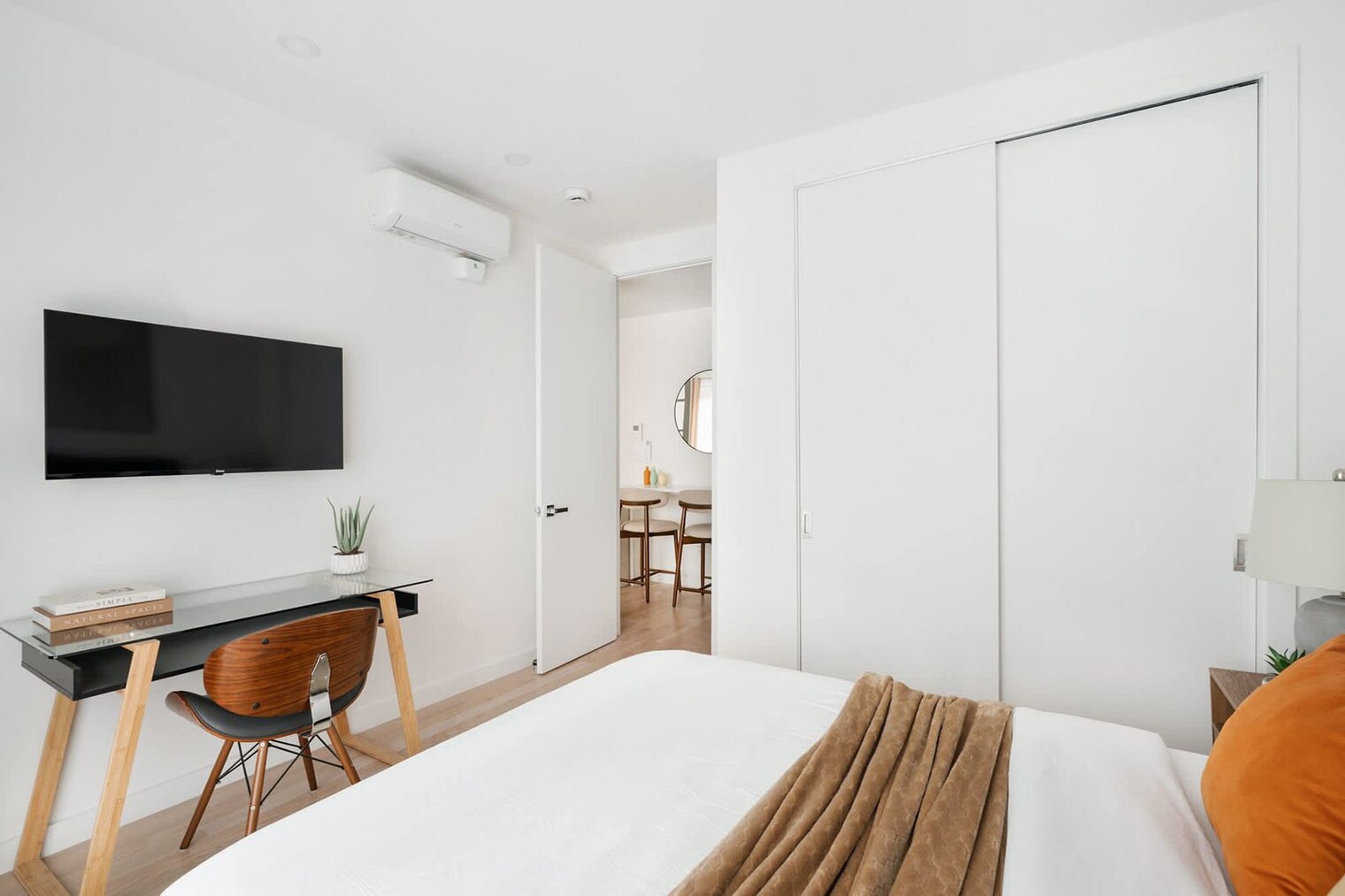 Building Photo - 347 E 78th St