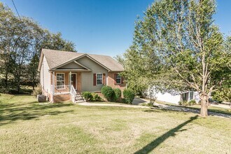 Building Photo - 4 bedroom Home Sumner County Schools