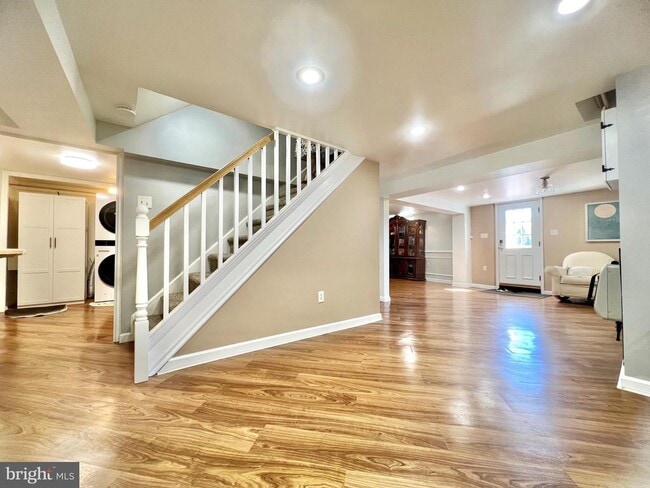 Building Photo - 17 Davis Ave