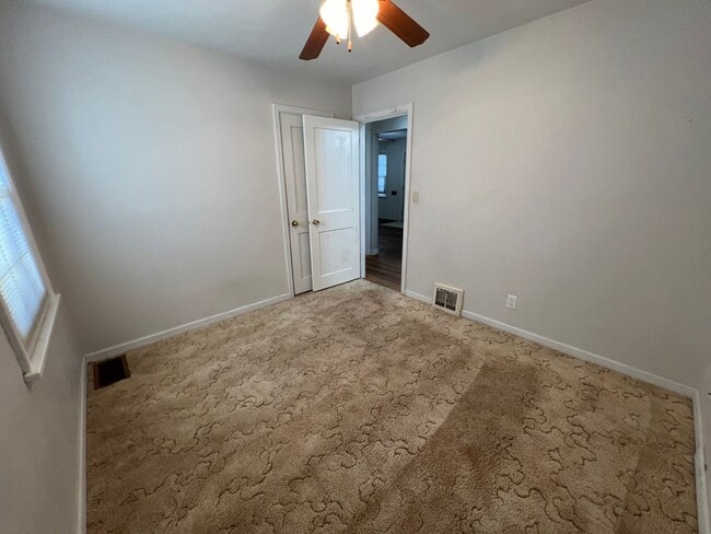 Building Photo - 3 Bed 2 Bath House