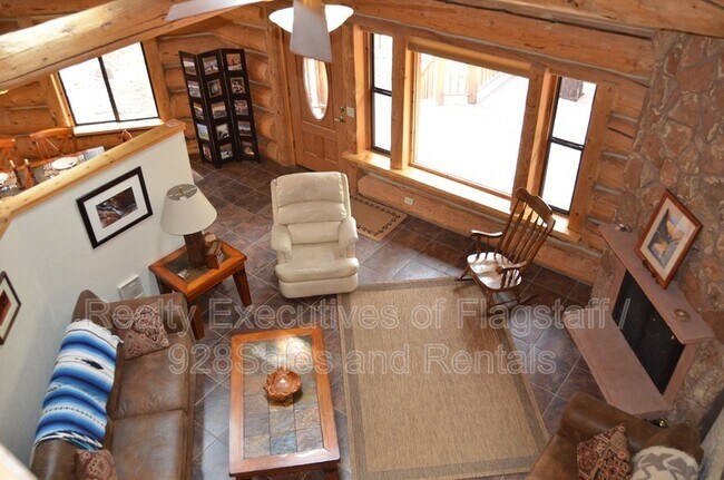 Building Photo - 1500 E Iris Trail