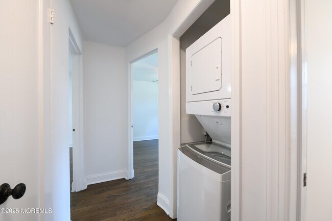 Building Photo - 158 Manor Dr