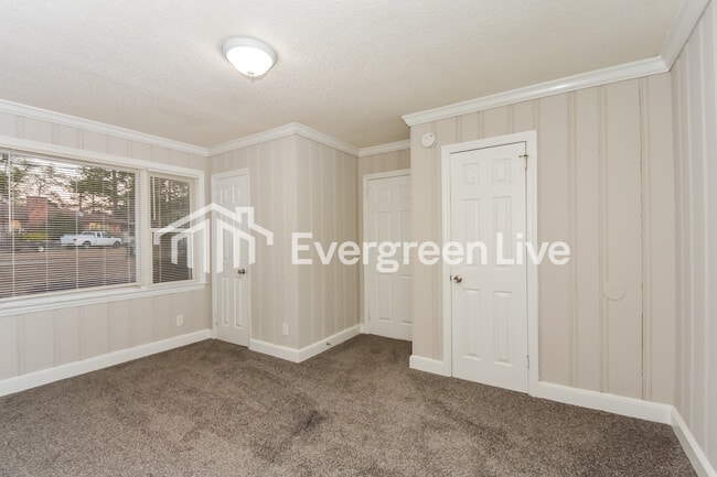 Building Photo - 568 Rainbow Cir