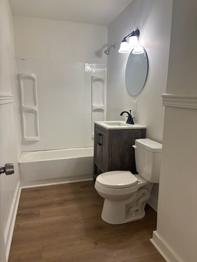 Building Photo - 1539 Woodburn St