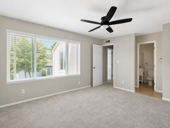 Building Photo - 1354 Evergreen Dr