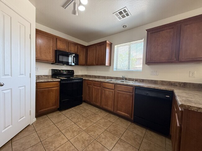 Building Photo - 7372 W Ian Dr