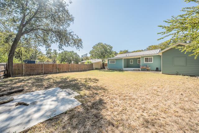 Building Photo - 1009 S Waco St