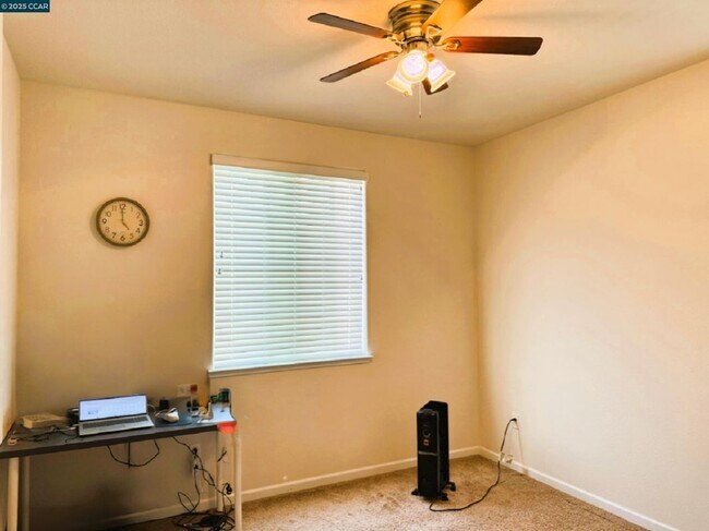 Building Photo - 221 Southpark Ct