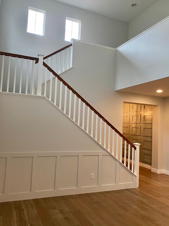 Building Photo - 26529 Craftsmen Ct