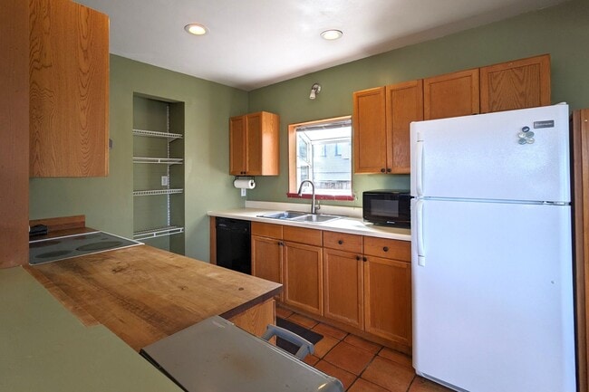 Building Photo - 3022 Federal Ave