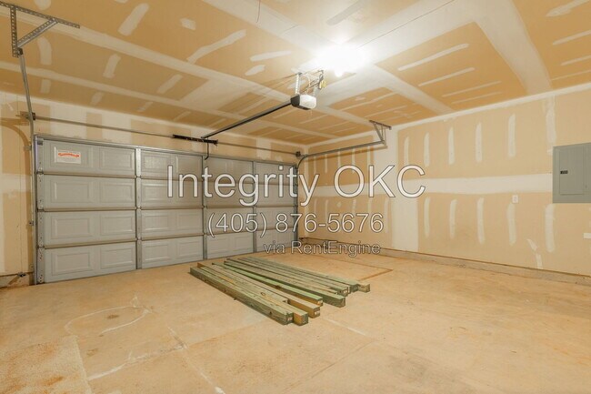 Building Photo - 13233 Bridgewater Dr