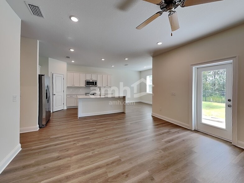 Building Photo - 5696 Oesterle Rd
