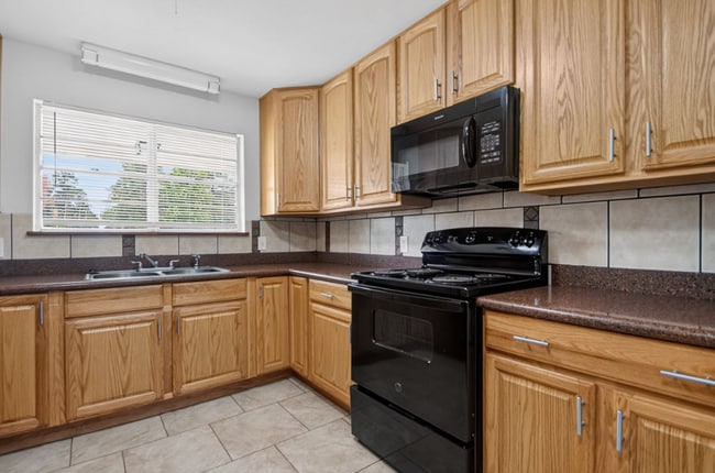 Building Photo - Midtown Living with Modern Conveniences – Prime Little Rock Location!
