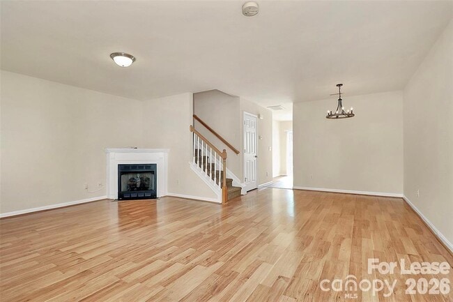 Building Photo - 915 Par One Ct