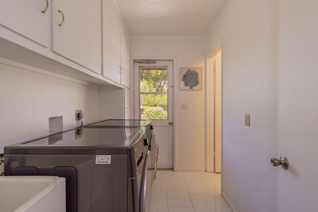Building Photo - Upper Ojai Country Charmer w/Granny Flat
