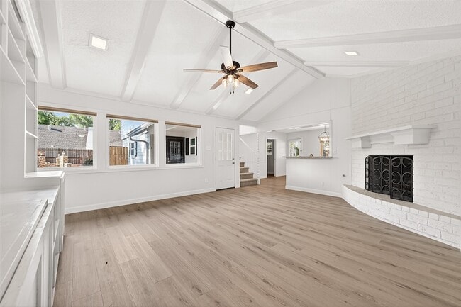 Building Photo - 10602 Longmont Dr