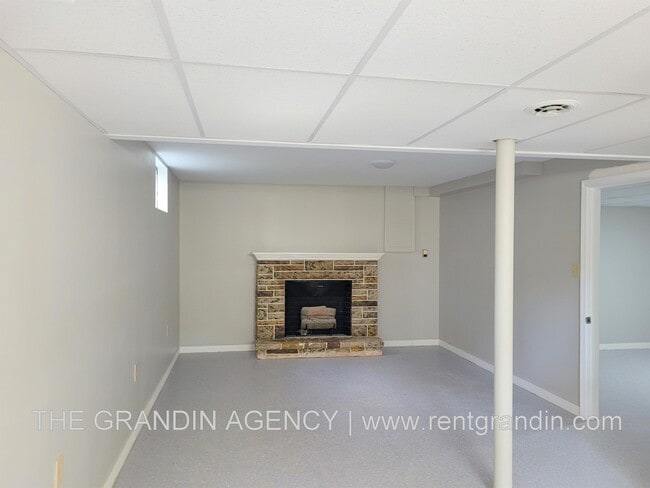 Building Photo - 4930 Florist Rd