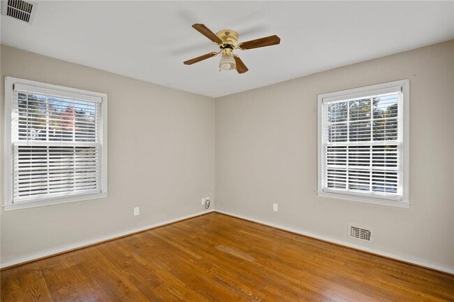 Building Photo - 2857 Fontainebleau Dr