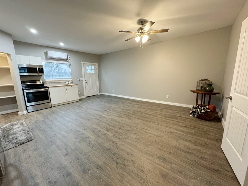 Building Photo - 142 Avant